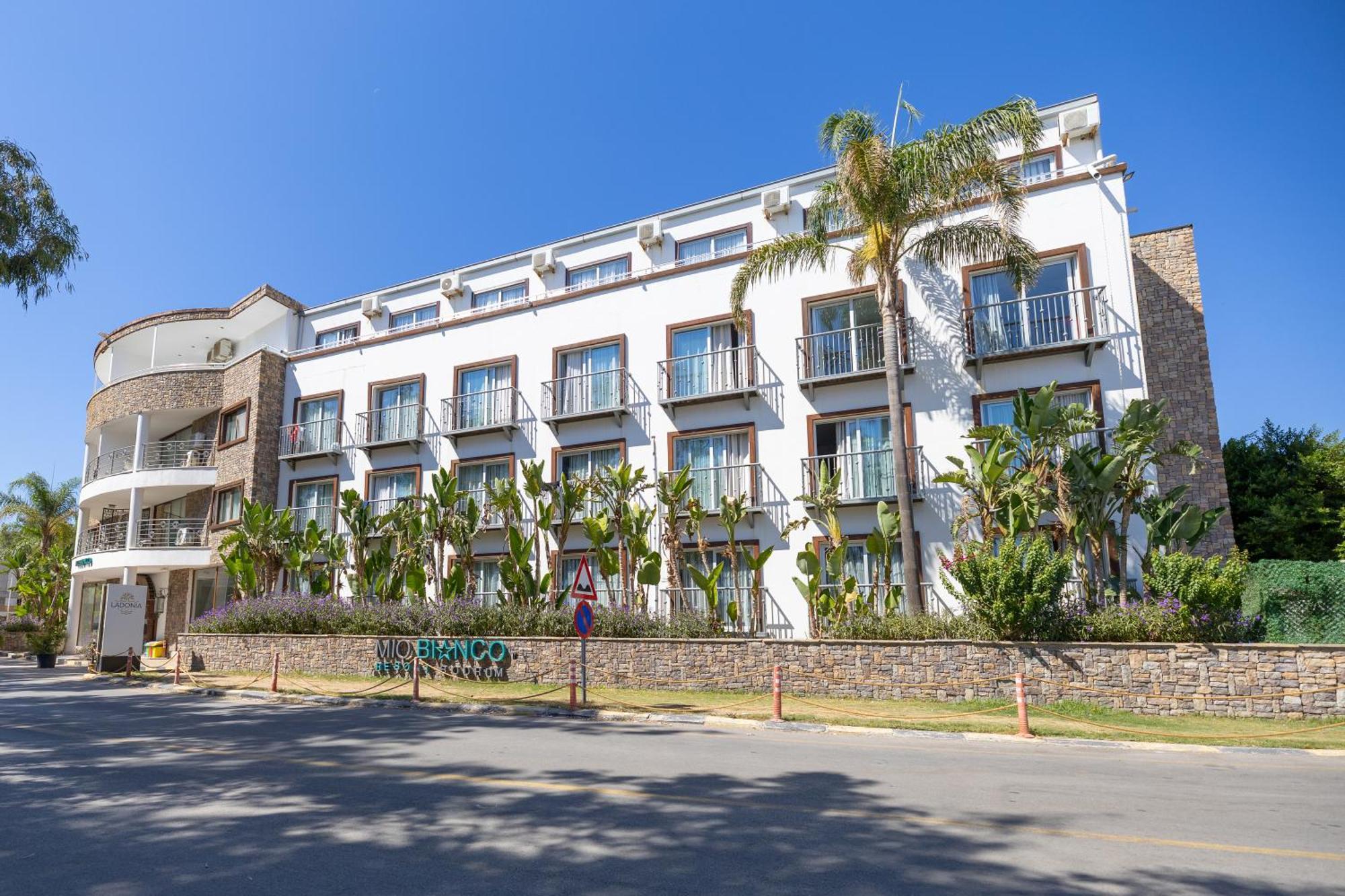 Ladonia Hotels Mio Bianco อัคยาร์ลาร์ ภายนอก รูปภาพ